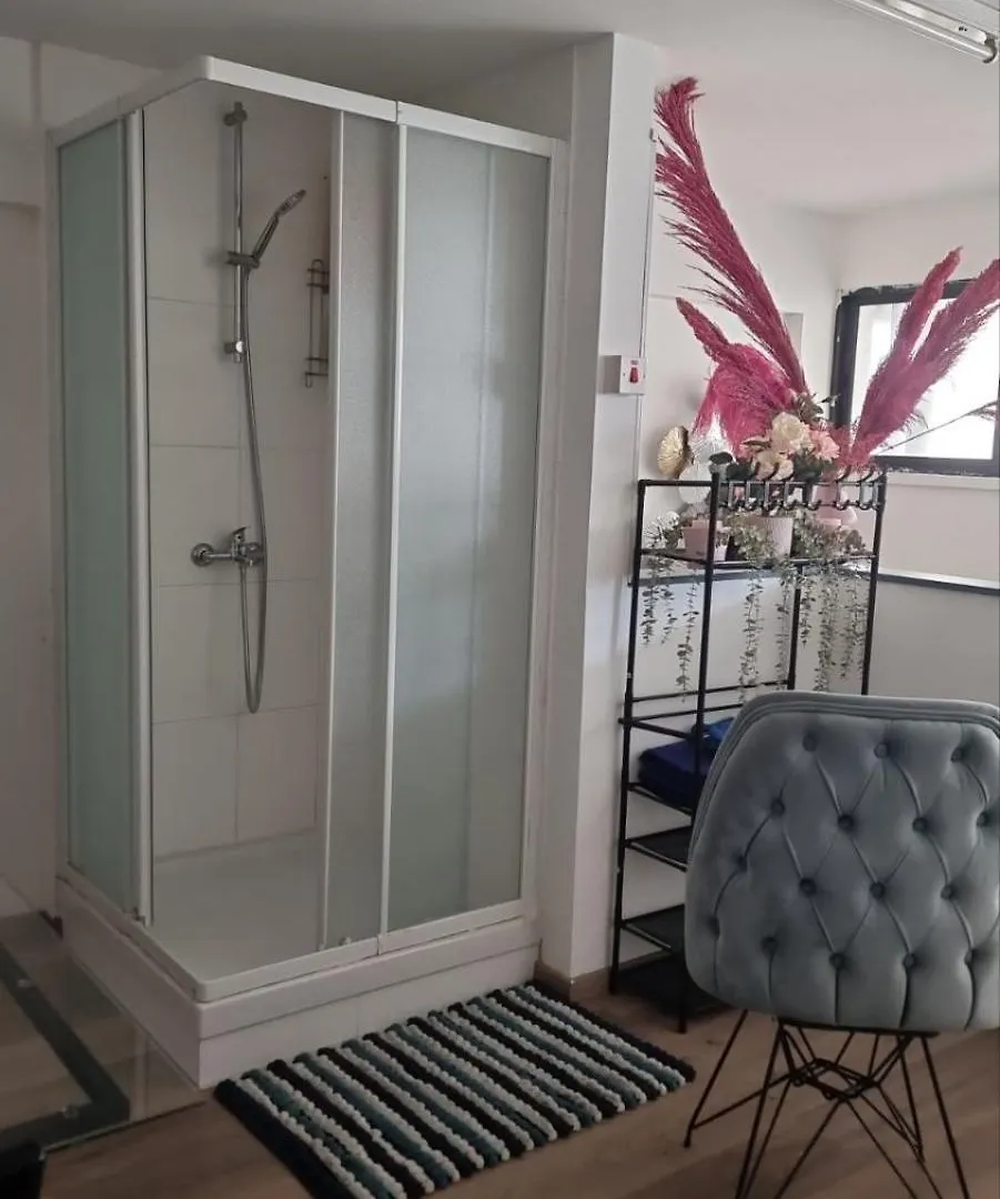 Homestay Livepro Apartment Larnaca Cyprus
